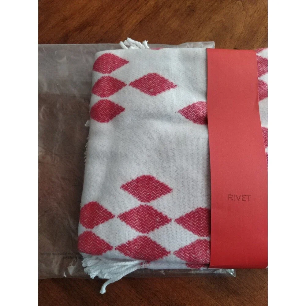 NEW Geometric Diamond Jacquard Reversible Throw Blanket 50